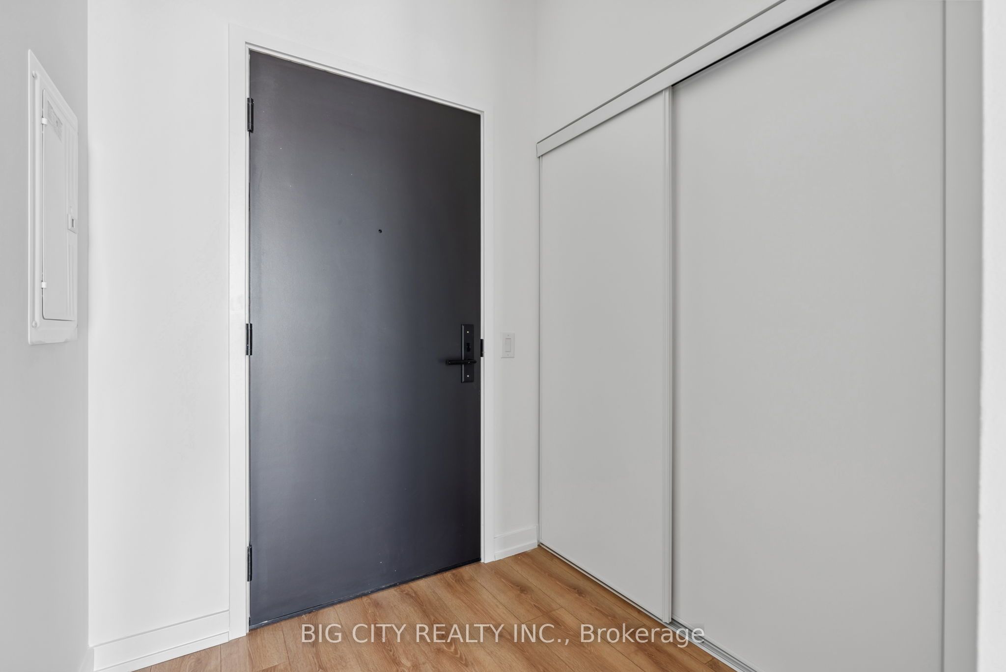 500 Dupont Street 813