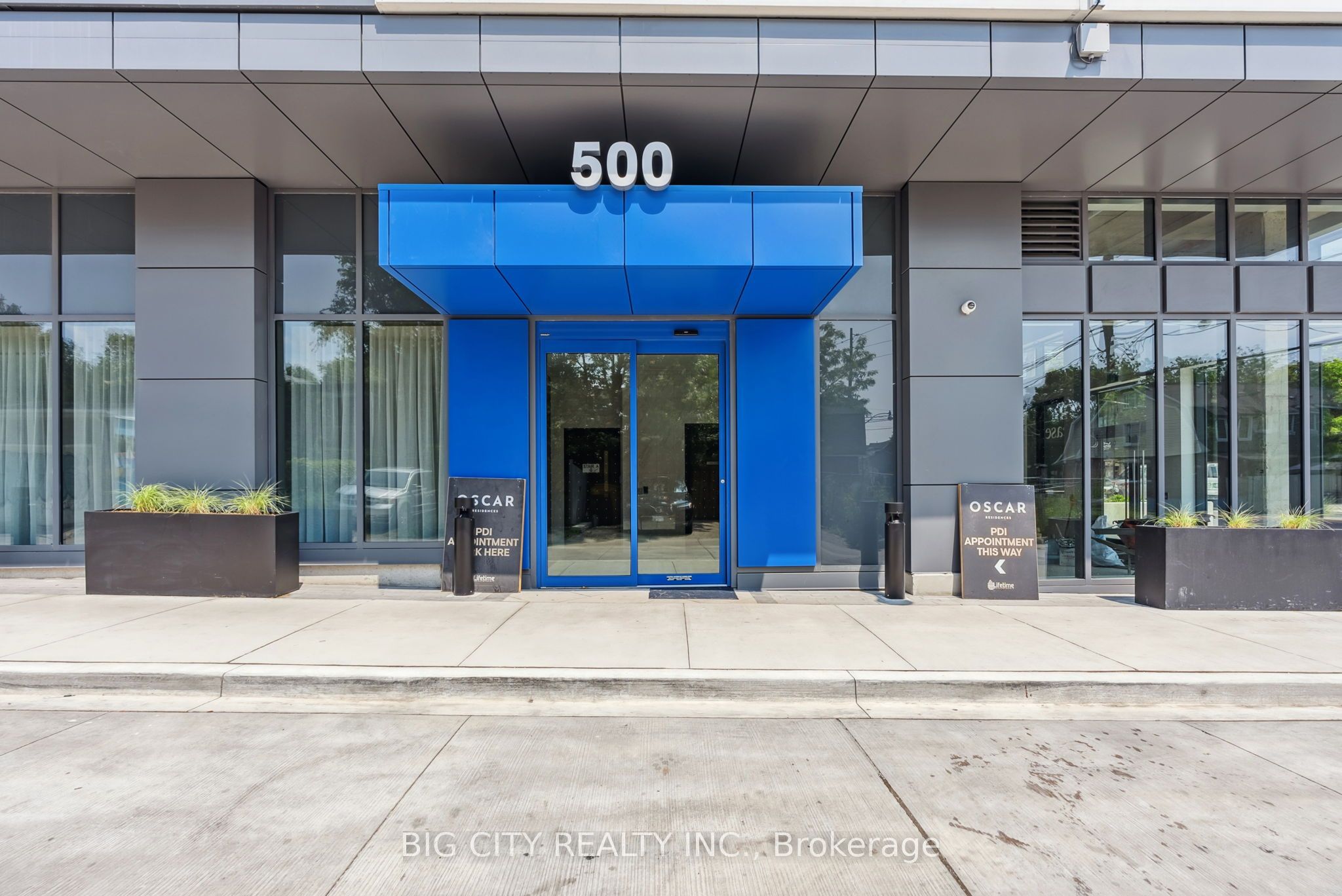 500 Dupont Street 813