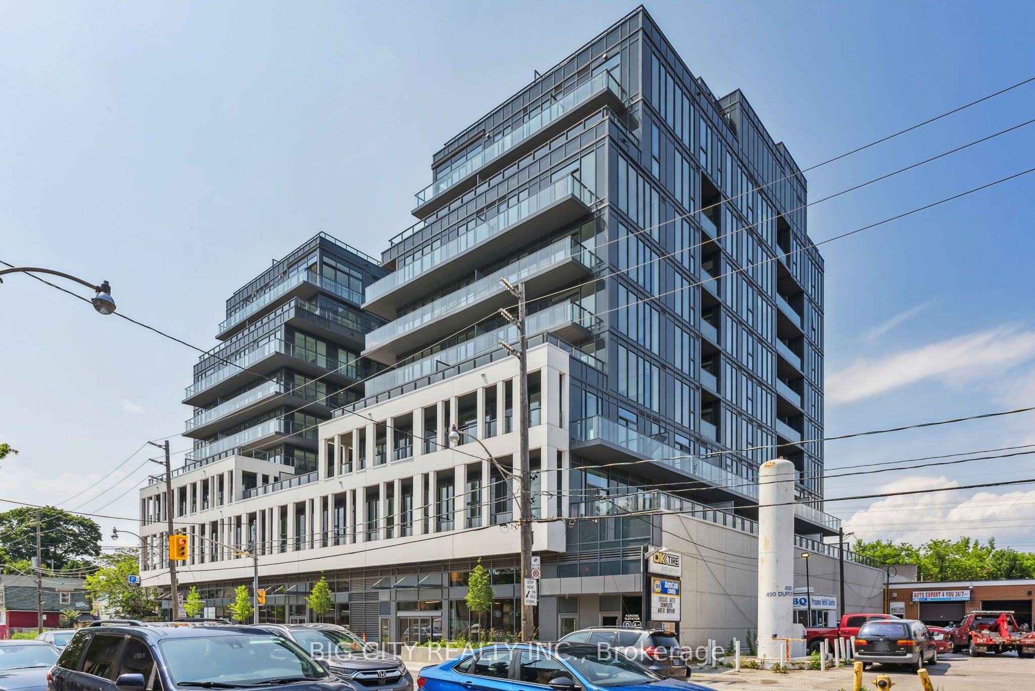 500 Dupont Street 813
