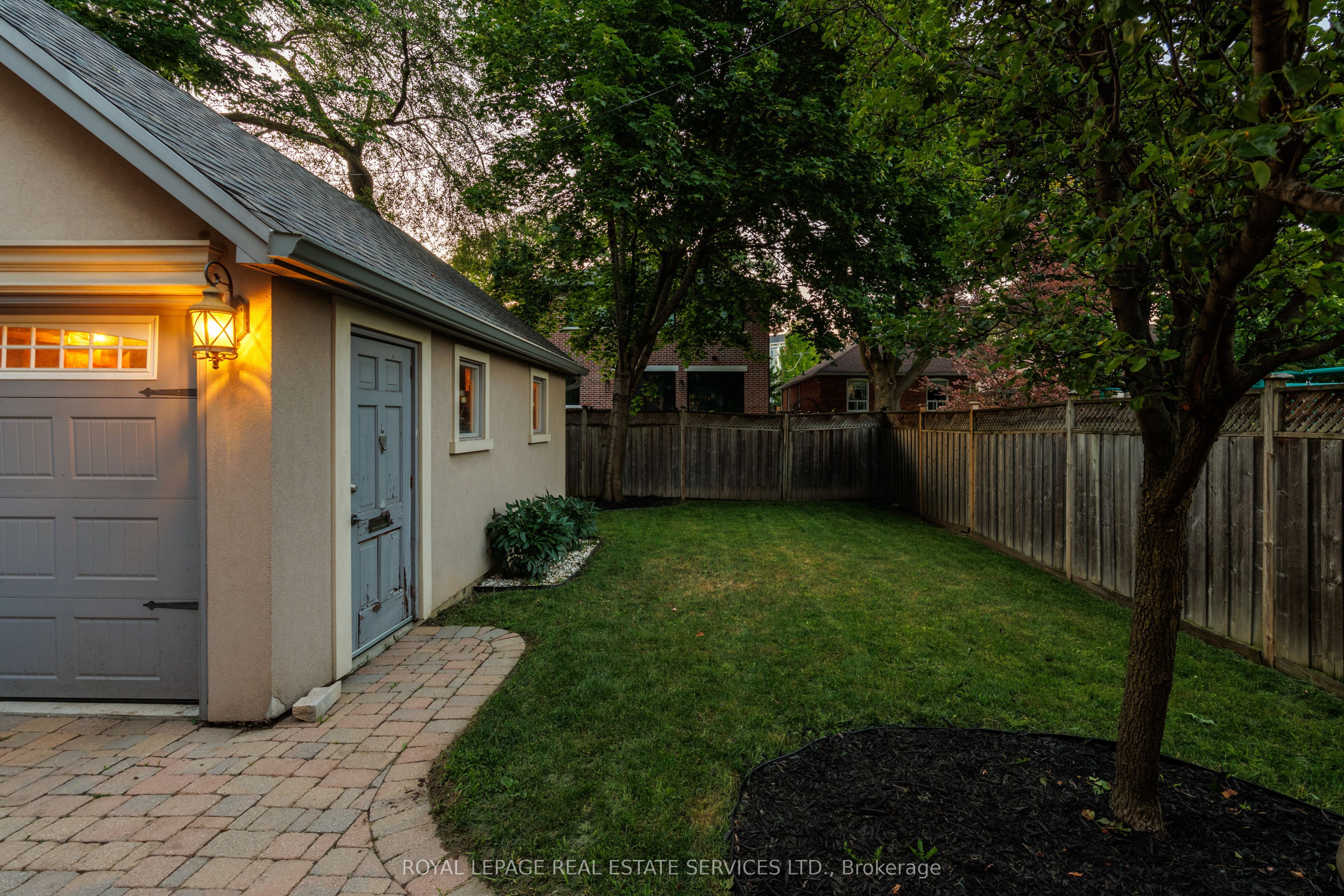 4 Springbrook Gardens