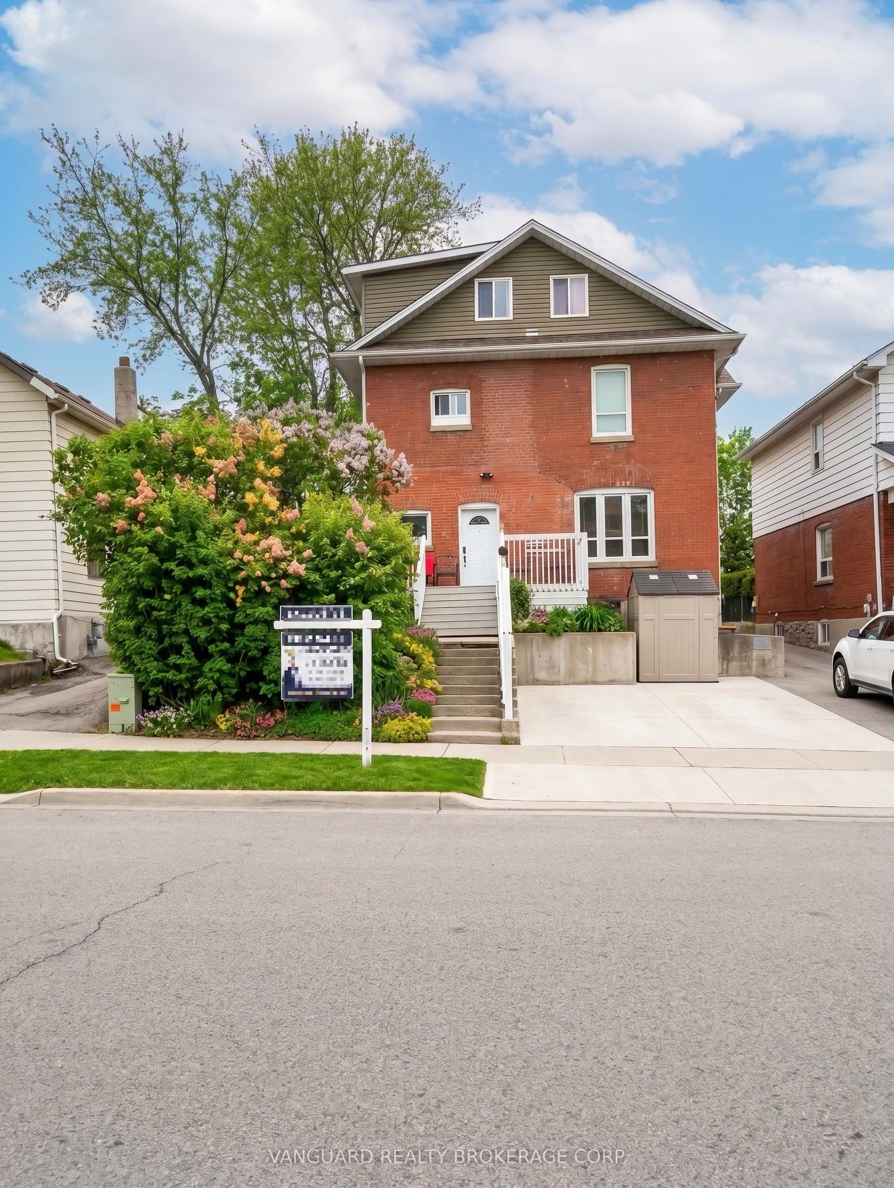 Photo 1 of 42 — 71 John Street E, Bradford West Gwillimbury, ON L3Z 1G3