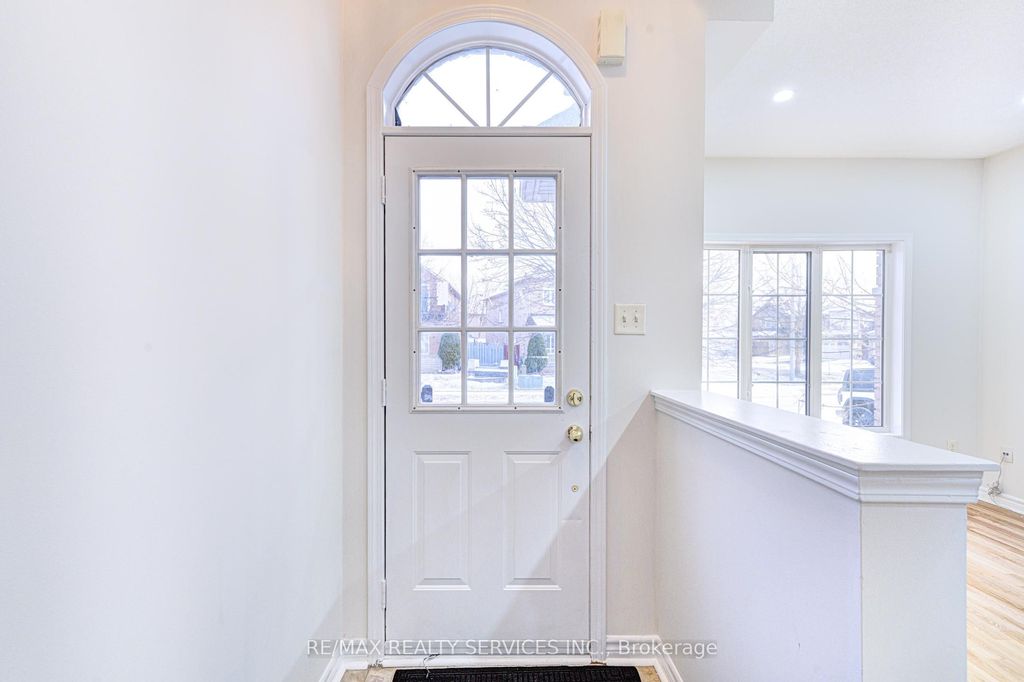 Photo of 6 Beachsurf Road, Brampton, ON L6R 2M1 (MLS # W12905944)