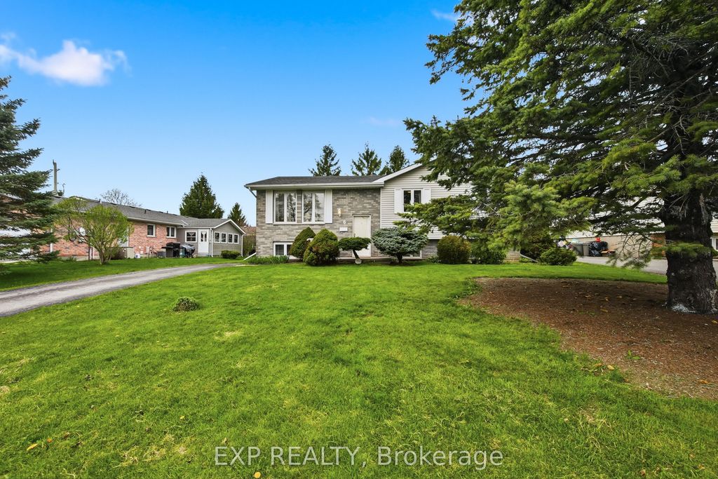 Photo of 6 Splinter Drive, Greater Napanee, ON K7R 3V1 (MLS # X13094452)