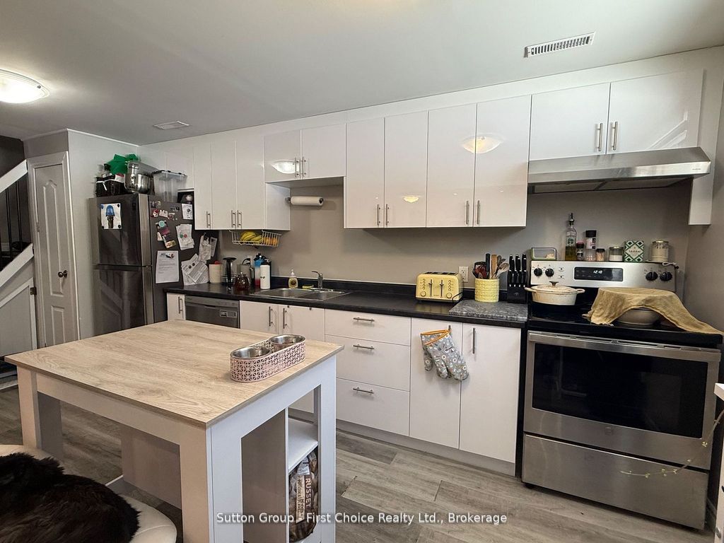 Photo of 75 Cleveland Place, London South, ON N5Z 4T5 (MLS # X12481001)