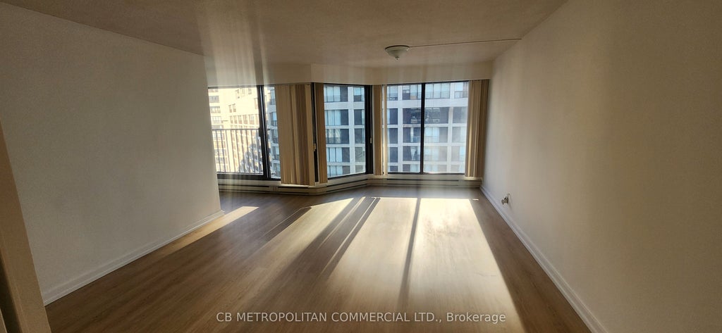 Photo of 65 Harbour Square #3305, Toronto, ON M5J 2L4 (MLS # C13658442)