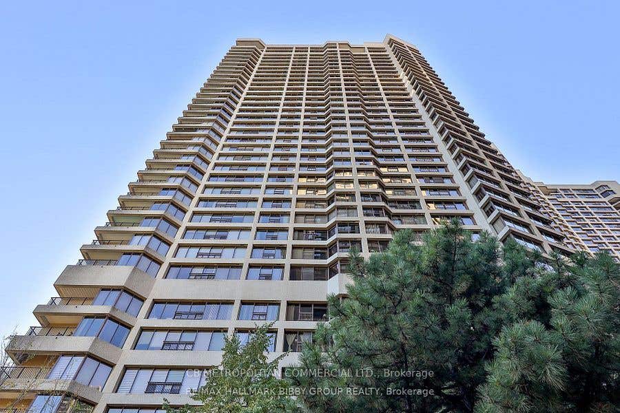 Photo of 65 Harbour Square #3305, Toronto, ON M5J 2L4 (MLS # C13658442)