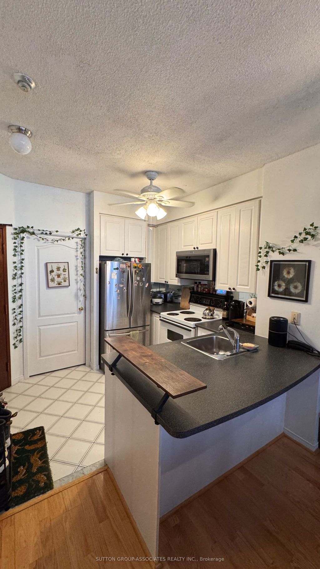 Photo of 555 Yonge Street #406, Toronto, ON M4Y 3A6 (MLS # C12968898)