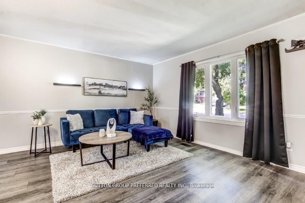 Photo of 10 Berkshire Court, London South, ON N6J 3N7 (MLS # X12835584)