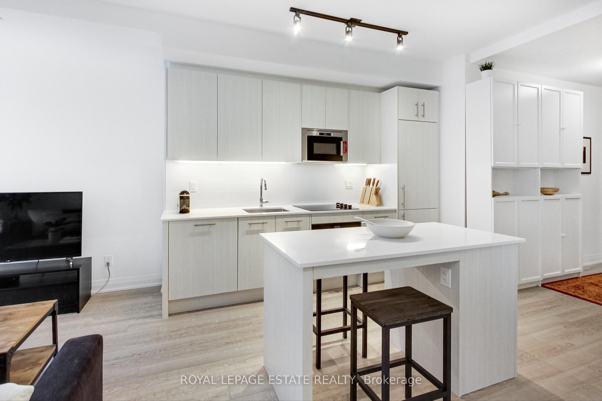 286 Main Street 808