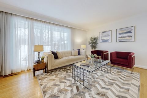 17 Hedges Boulevard Toronto ON M9B 3C3