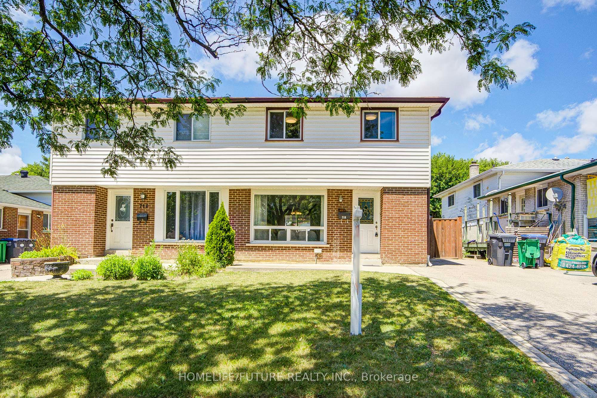 718 Eaglemount Crescent