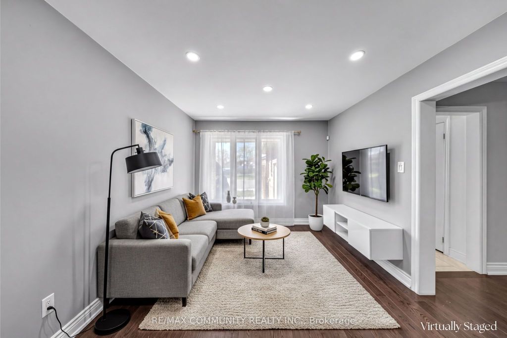 Photo of 3275 Greenbelt Crescent, Mississauga, ON L5N 5Y1 (MLS # W13045962)