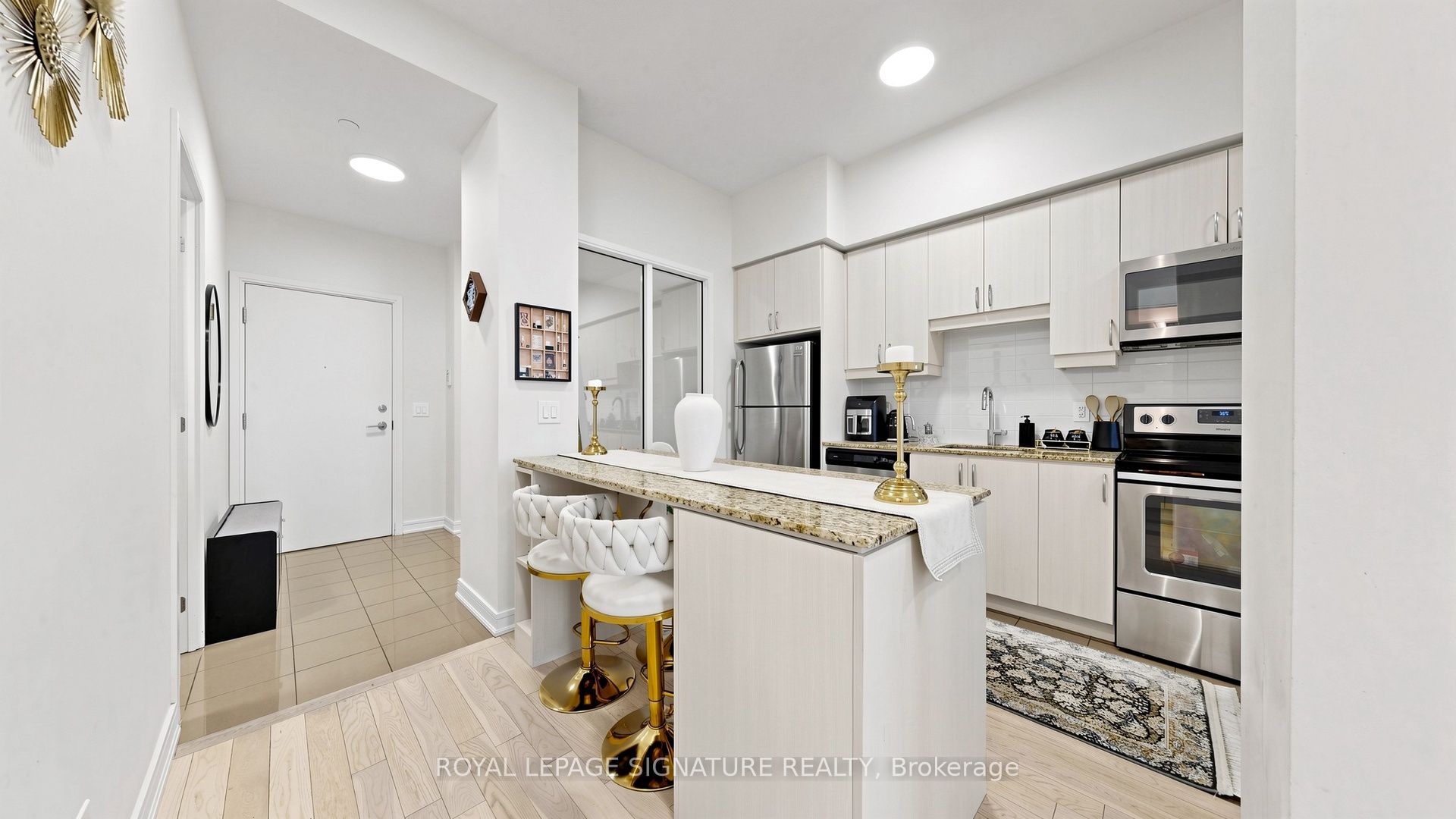 9201 Yonge Street 802