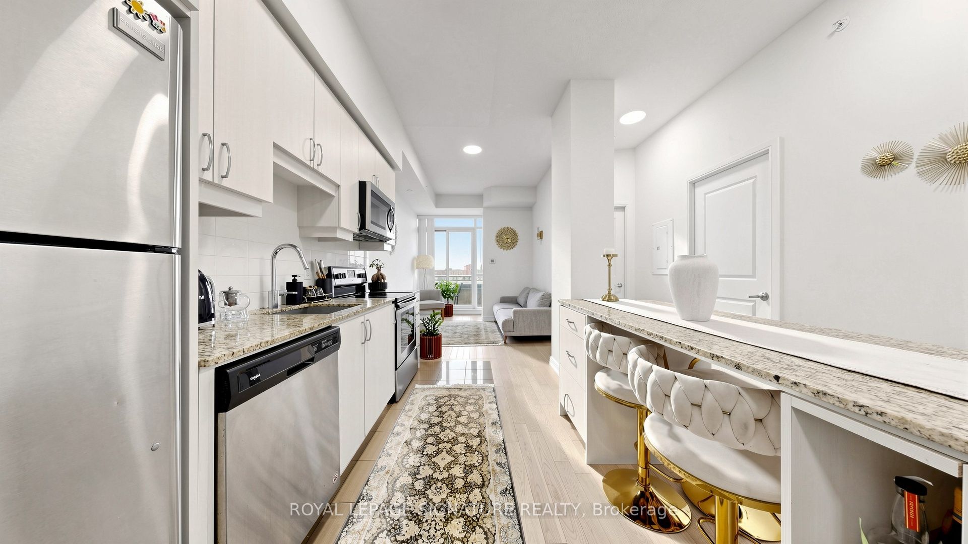 9201 Yonge Street 802