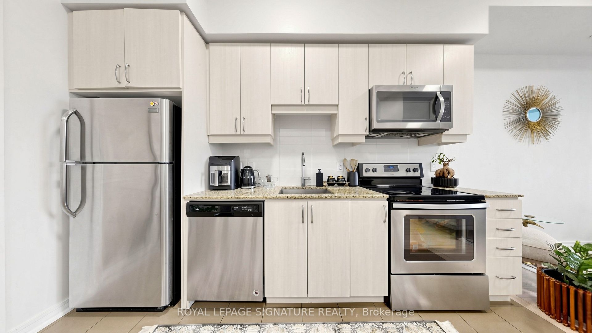 9201 Yonge Street 802