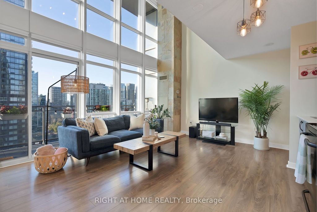 Photo of 15 Fort York Boulevard #3205, Toronto, ON M5V 3Y4 (MLS # C12377801)