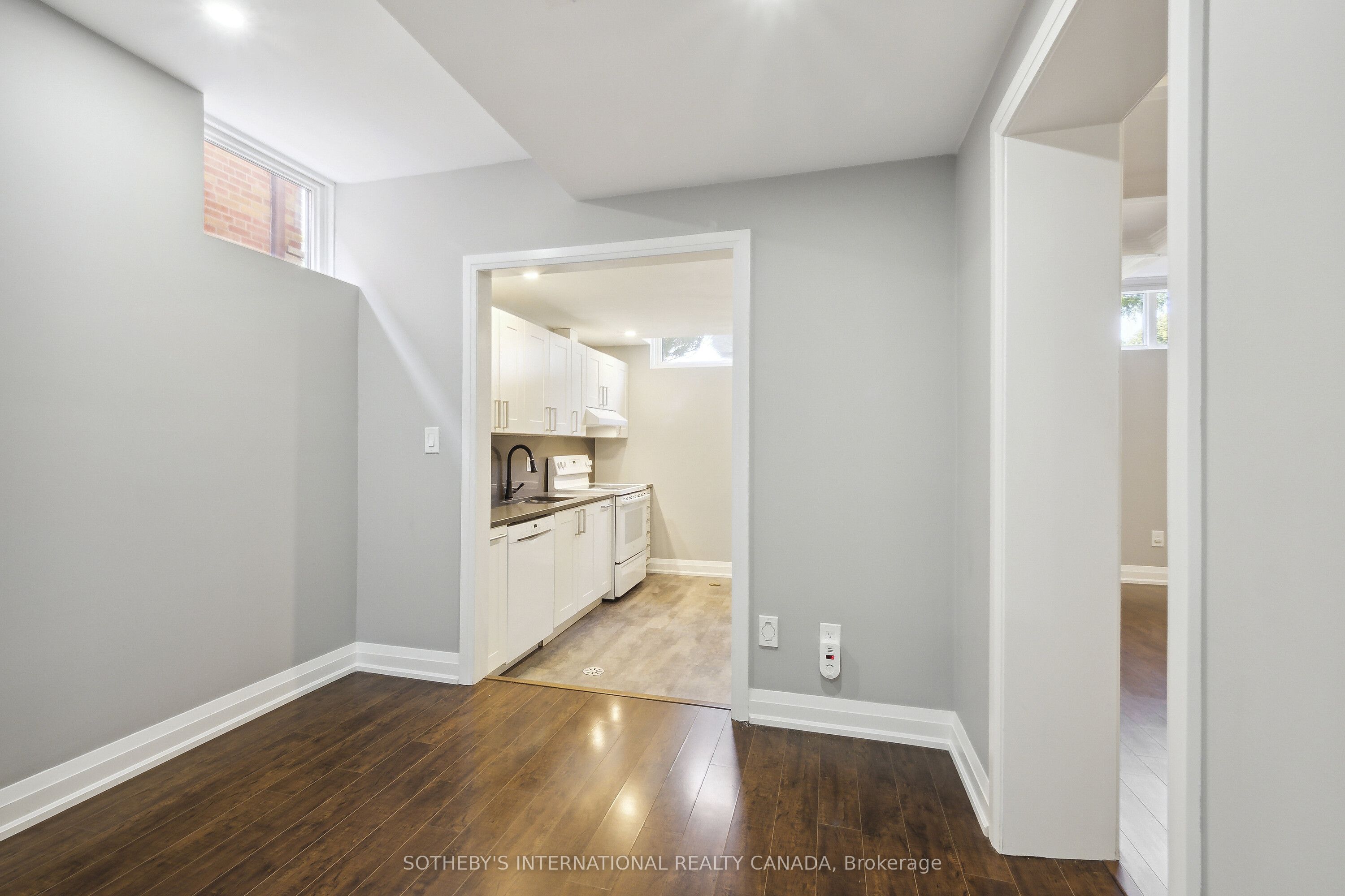 14 Laurelwood Crescent Lower