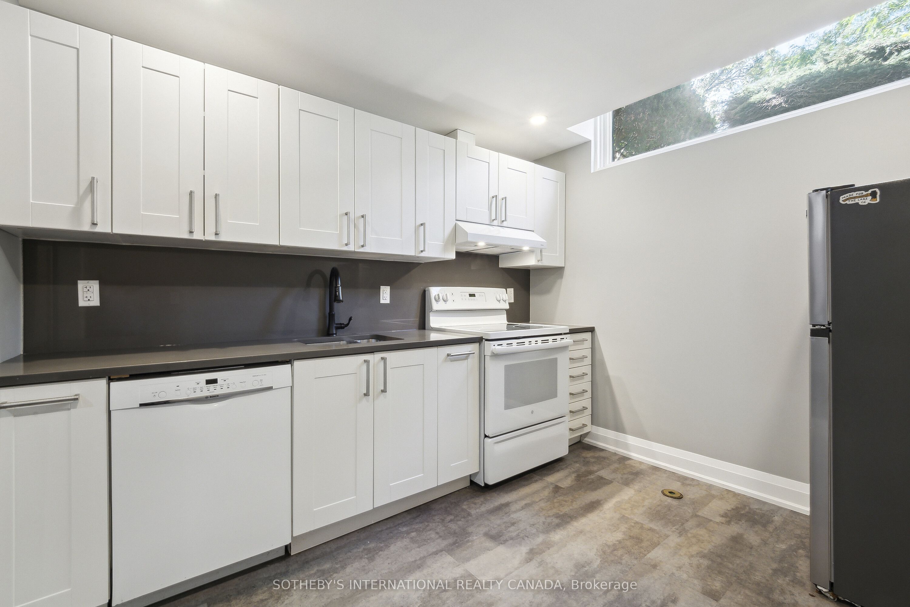 14 Laurelwood Crescent Lower