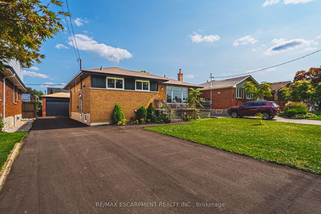 Photo of 131 Welbourn Drive, Hamilton, ON L9A 3N5 (MLS # X12744352)