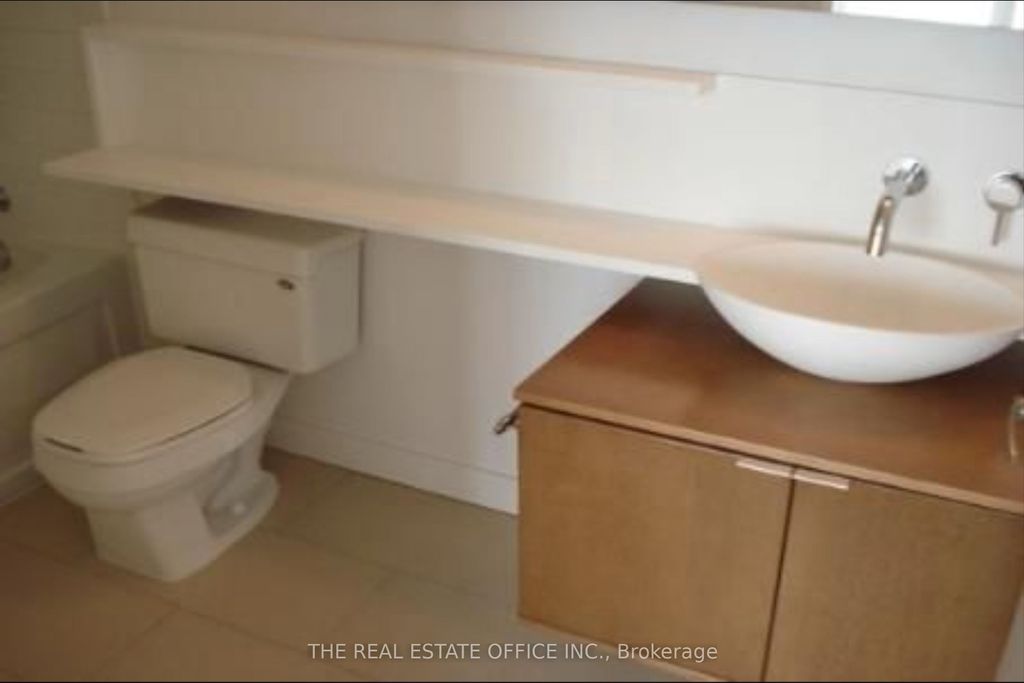 Photo of 15 Fort York Boulevard, Toronto, ON M5V 3Y4 (MLS # C12611680)