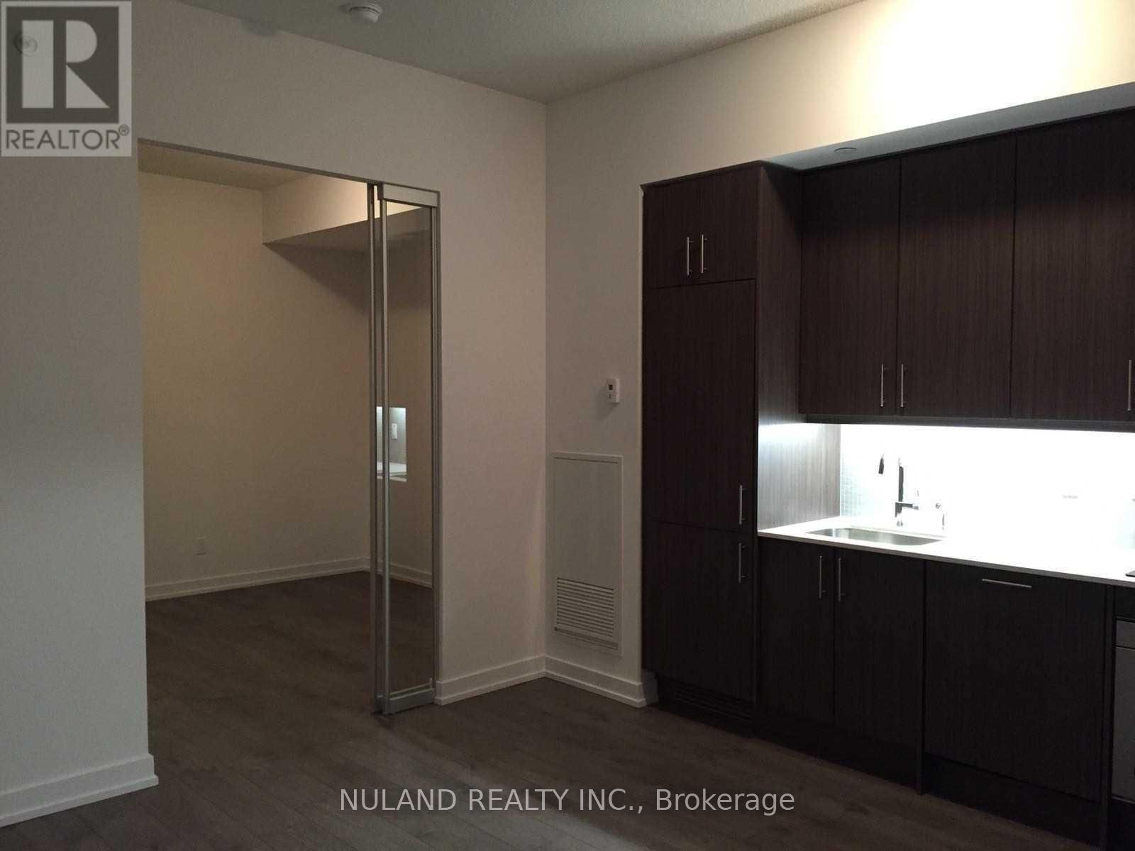 297 College Street 521