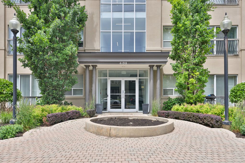 4198 Dundas Street W 102