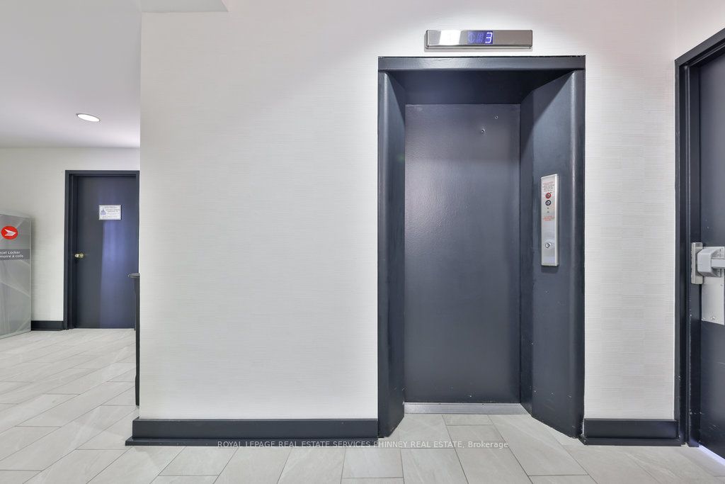 4198 Dundas Street W 102