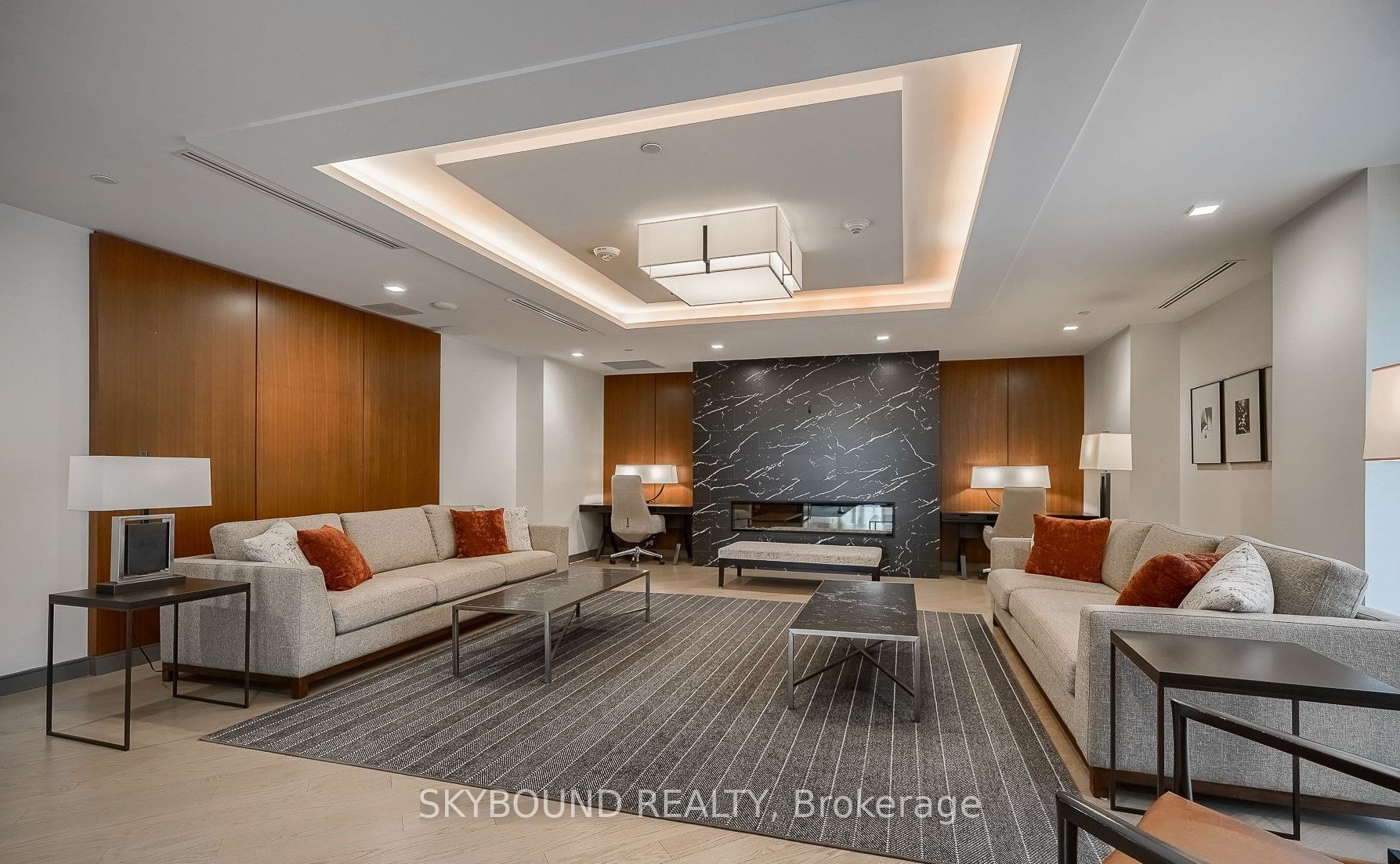 1575 Lakeshore Road W 143