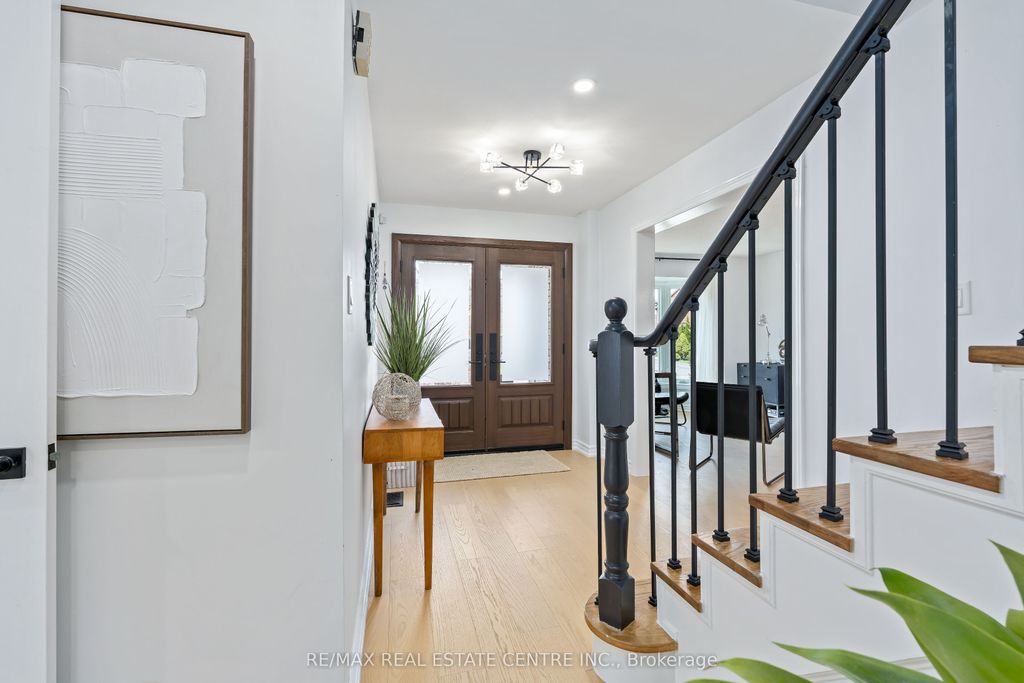 Photo of 20 Nixon Crescent, Halton Hills, ON L7G 5K2 (MLS # W13116514)