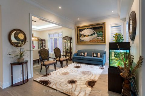 36 Blenheim Circle Whitby ON L1P 0E3