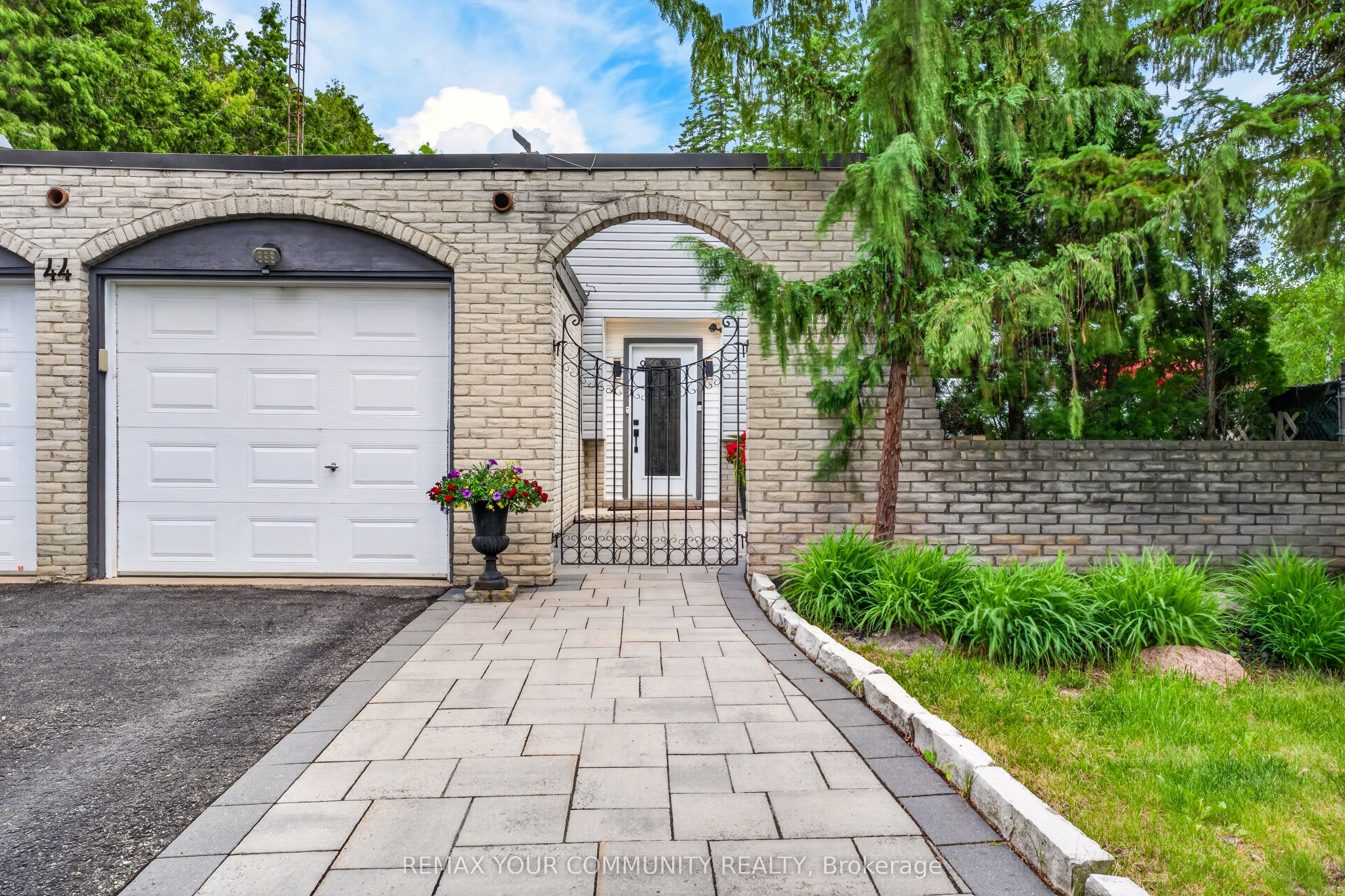 44 Pineridge Drive