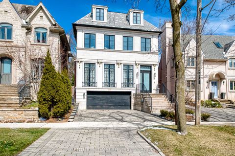 26 Strathearn Boulevard Toronto ON M5P 1S7