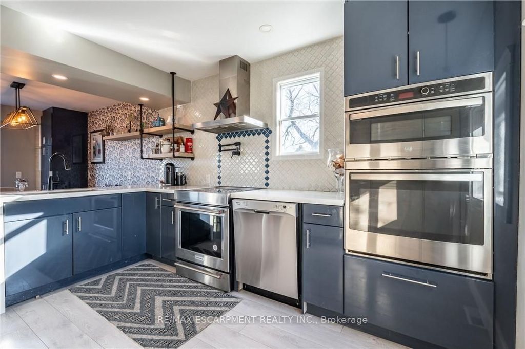 Photo of 735 Beach Boulevard, Hamilton, ON L8H 6Y5 (MLS # X12773510)