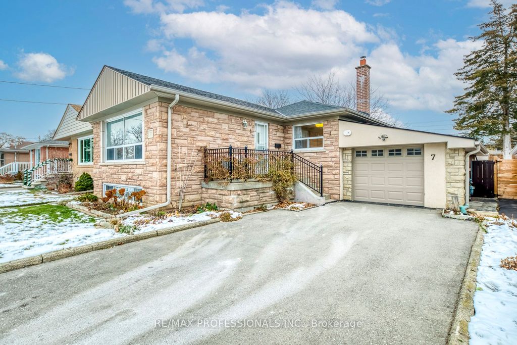 Photo of 7 Belgate Place, Toronto, ON M9C 3Y5 (MLS # W12614912)