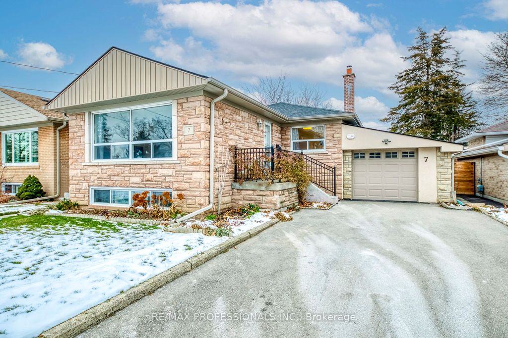 Photo of 7 Belgate Place, Toronto, ON M9C 3Y5 (MLS # W12614912)