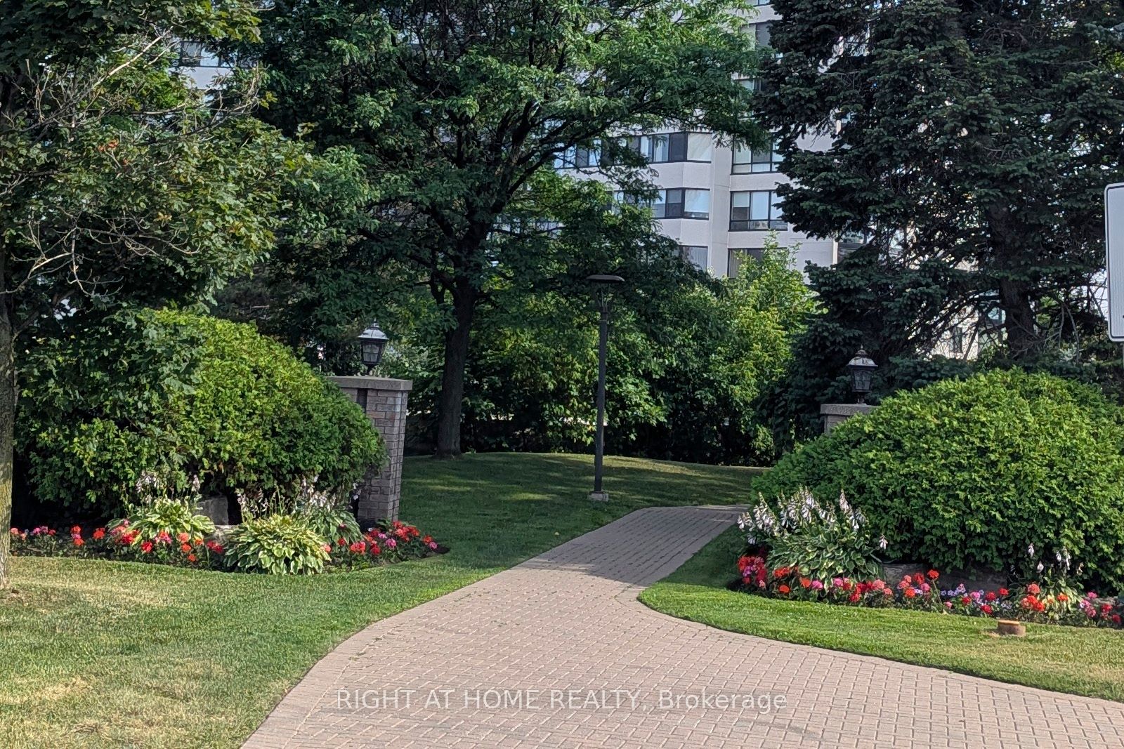 1360 Rathburn Road E 1603