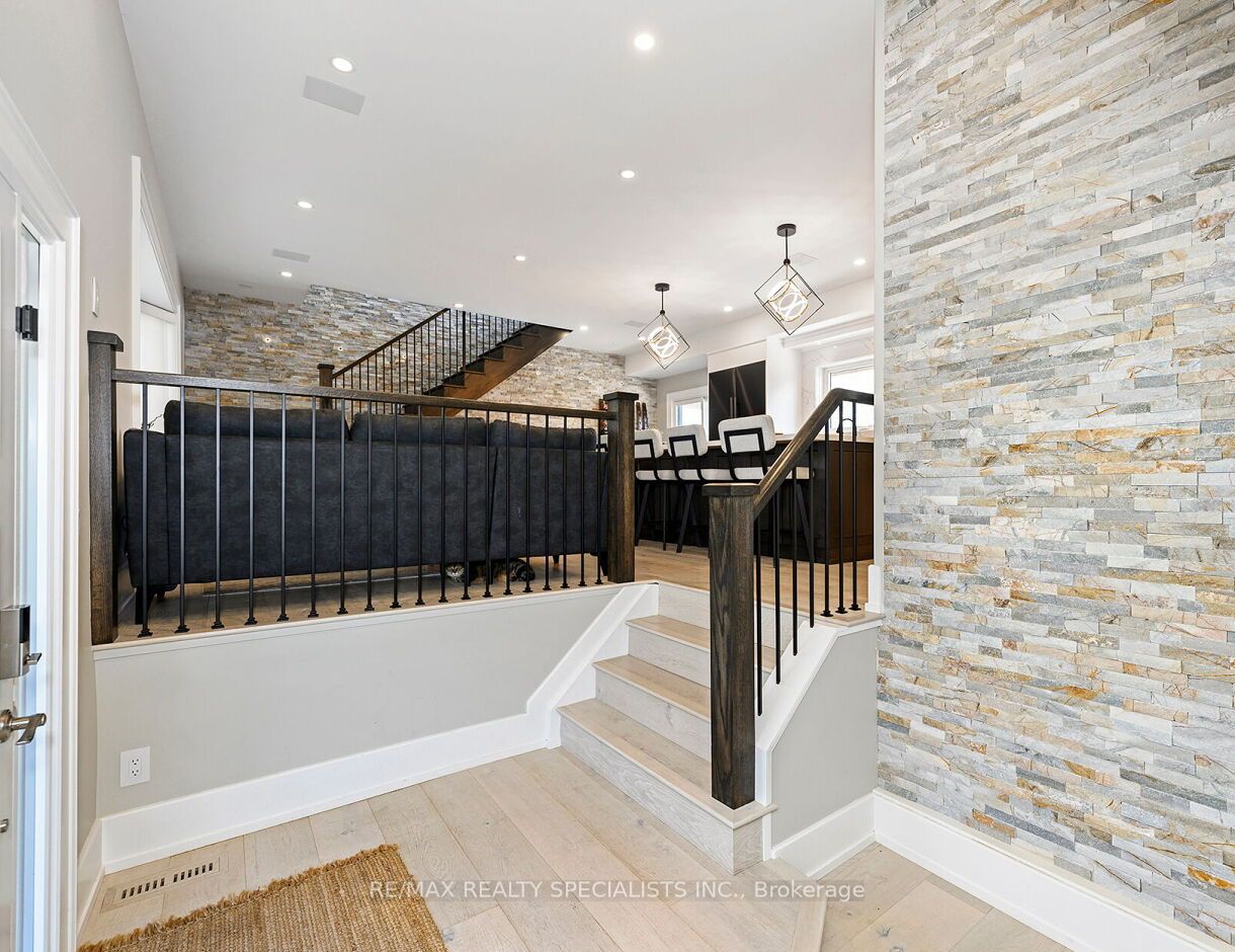 64 Joycelyn Crescent