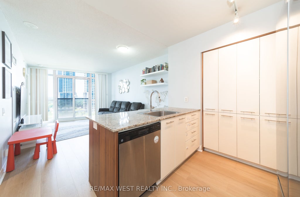 Photo of 1 Valhalla Inn Road #1206, Toronto, ON M9B 1S9 (MLS # W13570202)
