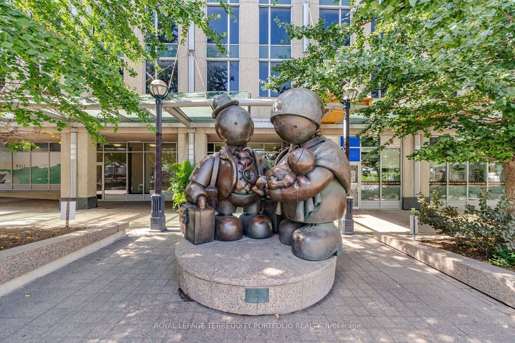 Photo of 18 Yonge Street #1807, Toronto, ON M5E 1Z8 (MLS # C13813016)