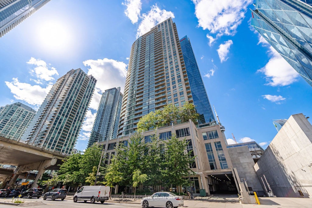 Photo of 18 Yonge Street #1807, Toronto, ON M5E 1Z8 (MLS # C13813016)