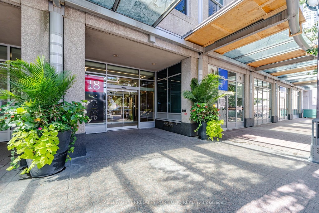 Photo of 18 Yonge Street #1807, Toronto, ON M5E 1Z8 (MLS # C13813016)