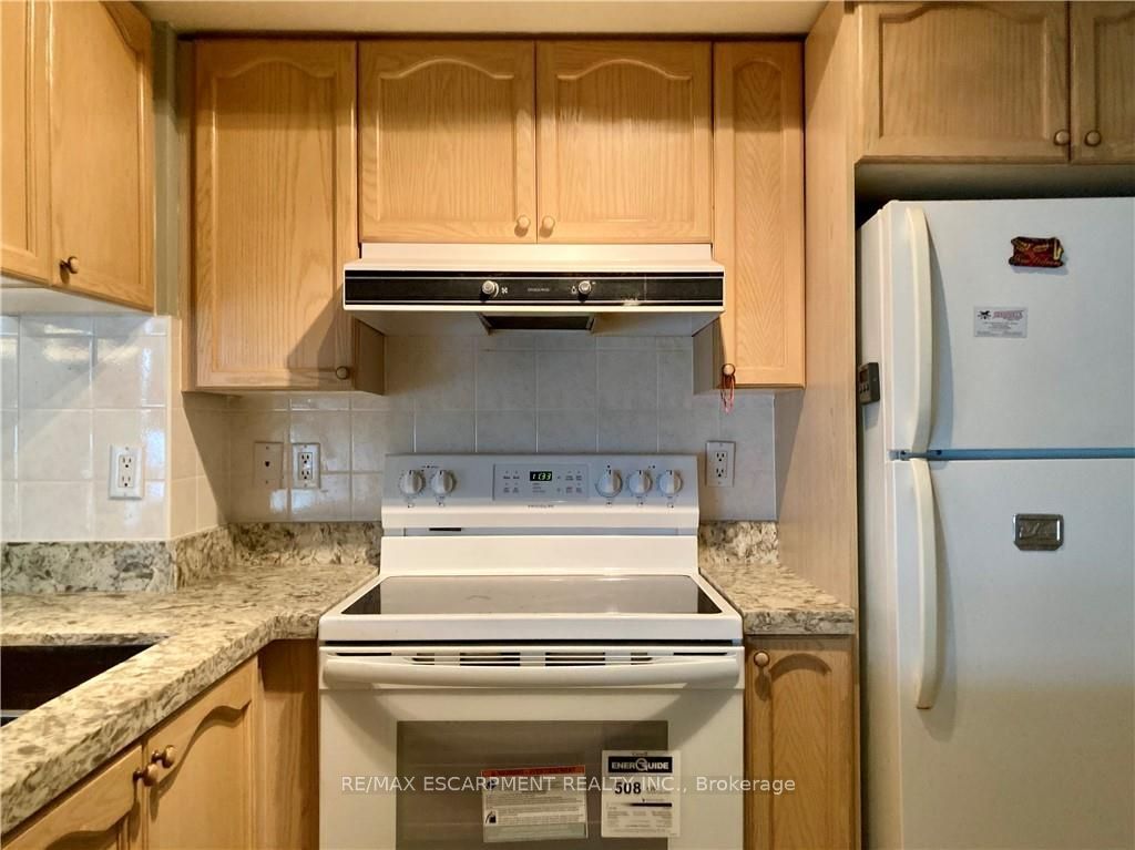 Photo of 909 Bay Street #2304, Toronto, ON M5S 3G2 (MLS # C13832328)