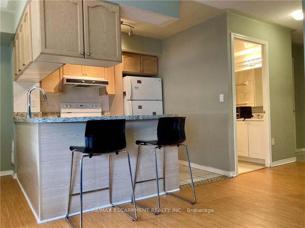 909 Bay Street 2304