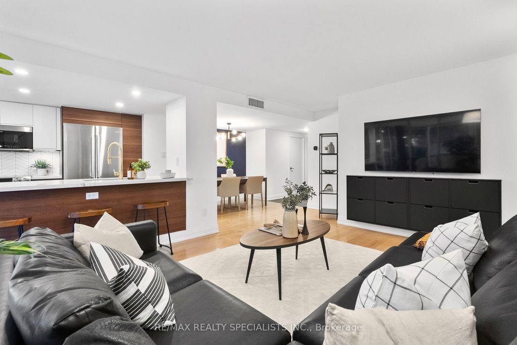 Photo of 30 Wellington Street E #404, Toronto, ON M5E 1S3 (MLS # C12993534)