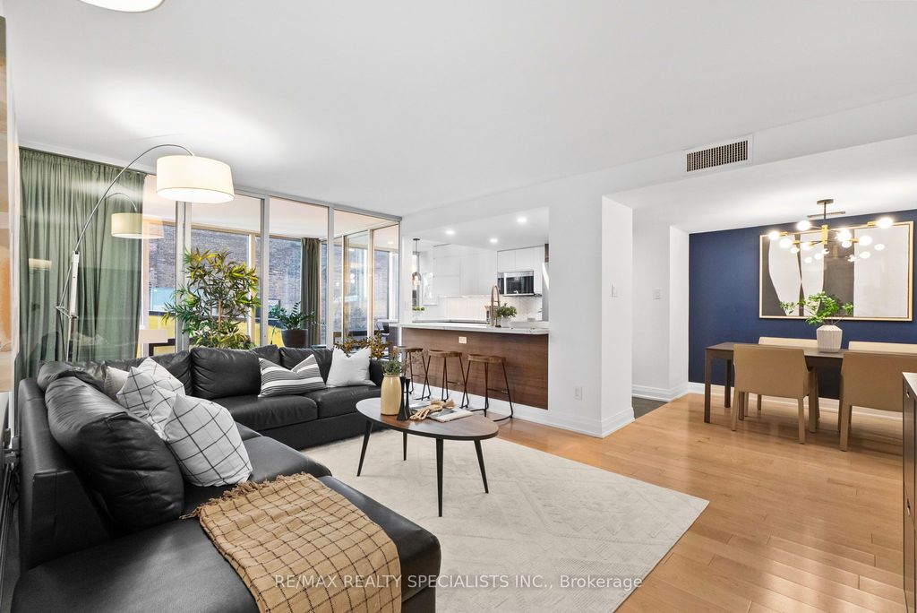 Photo of 30 Wellington Street E #404, Toronto, ON M5E 1S3 (MLS # C12993534)