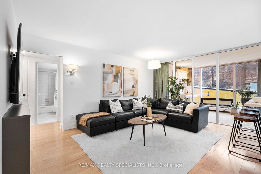 Photo of 30 Wellington Street E #404, Toronto, ON M5E 1S3 (MLS # C12993534)