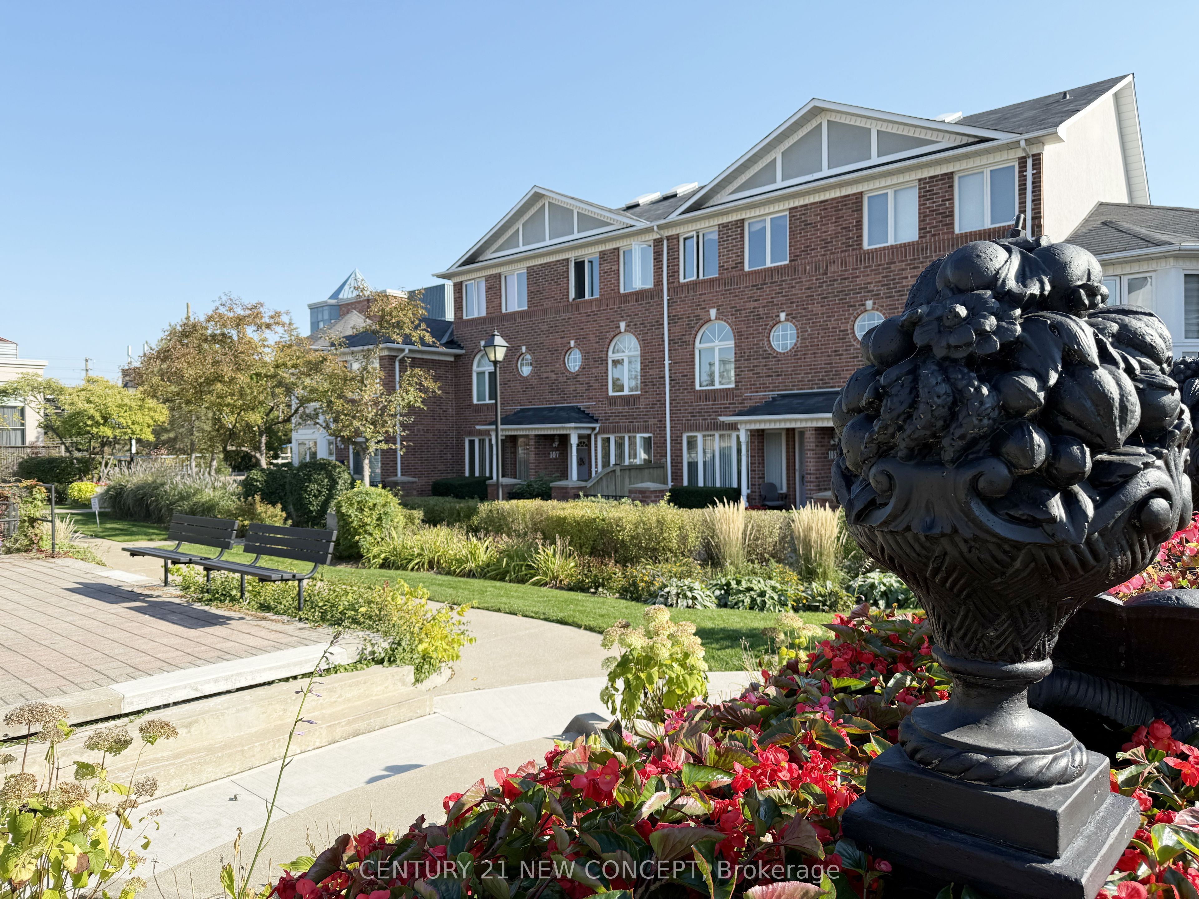 18 Clark Avenue W 107