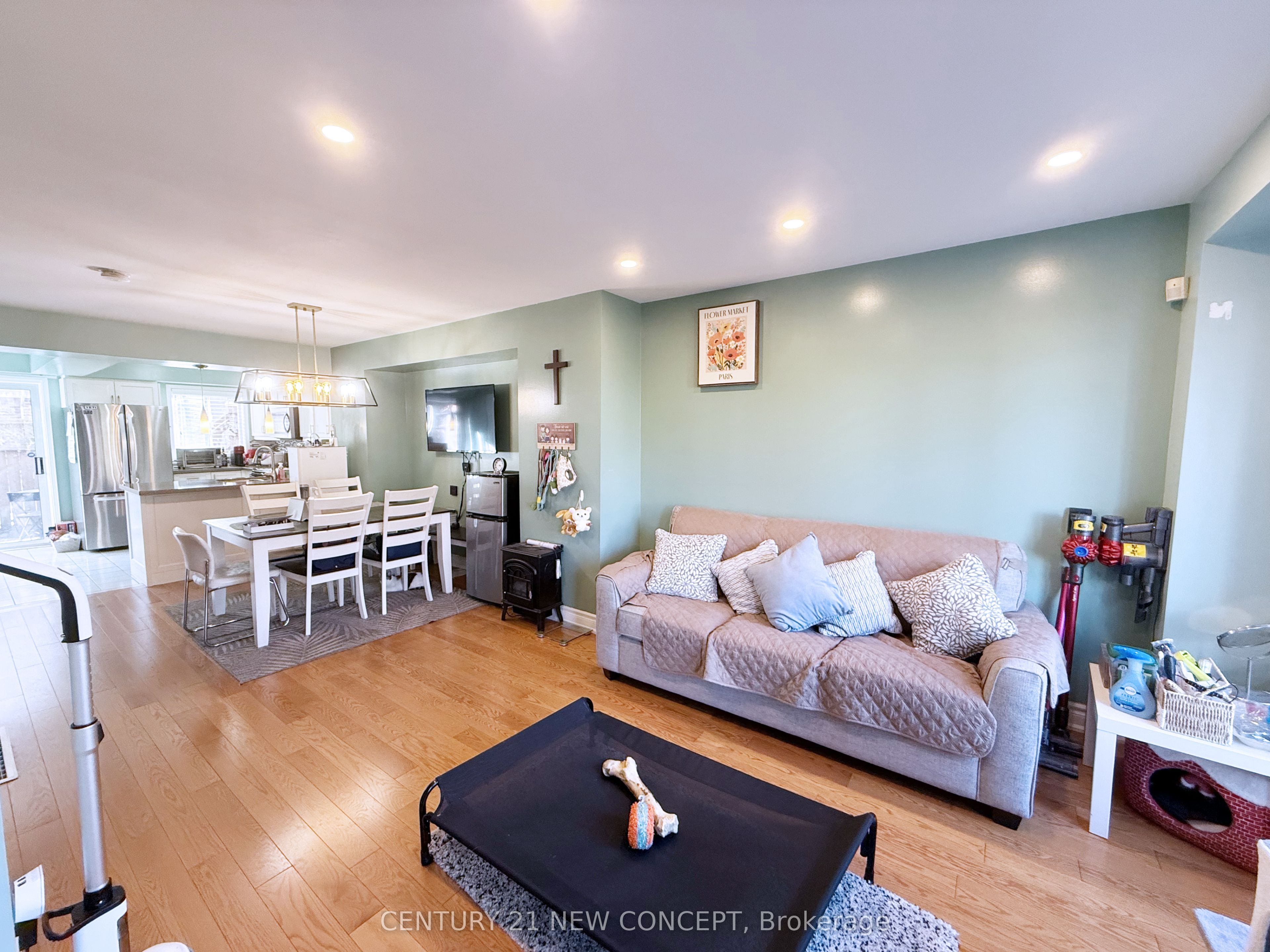 18 Clark Avenue W 107
