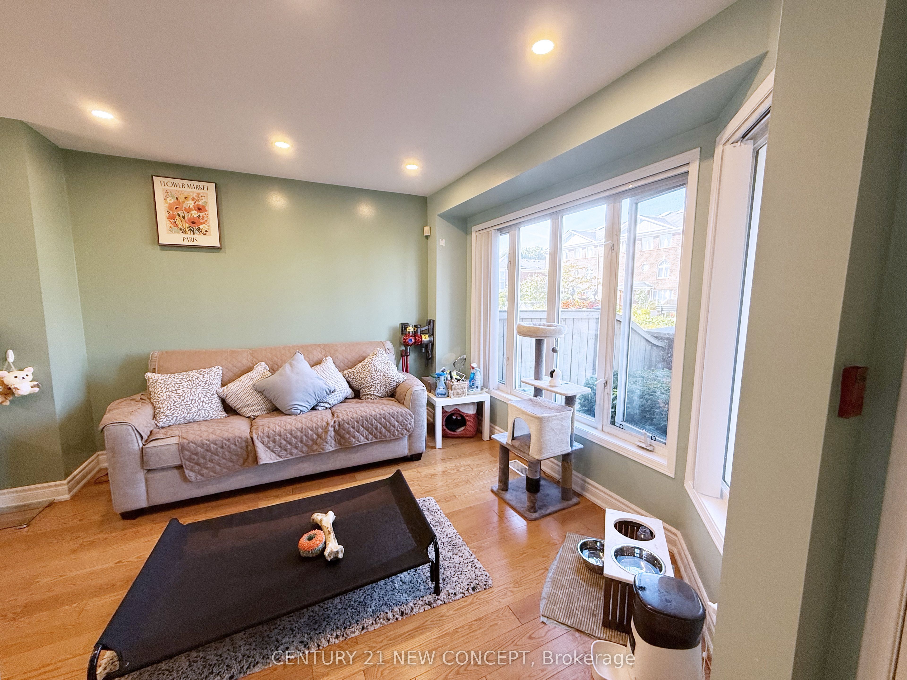 18 Clark Avenue W 107