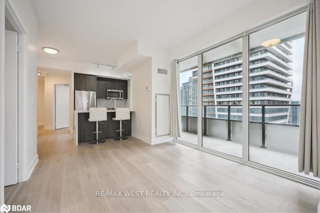 20 Shore Breeze Drive 2604
